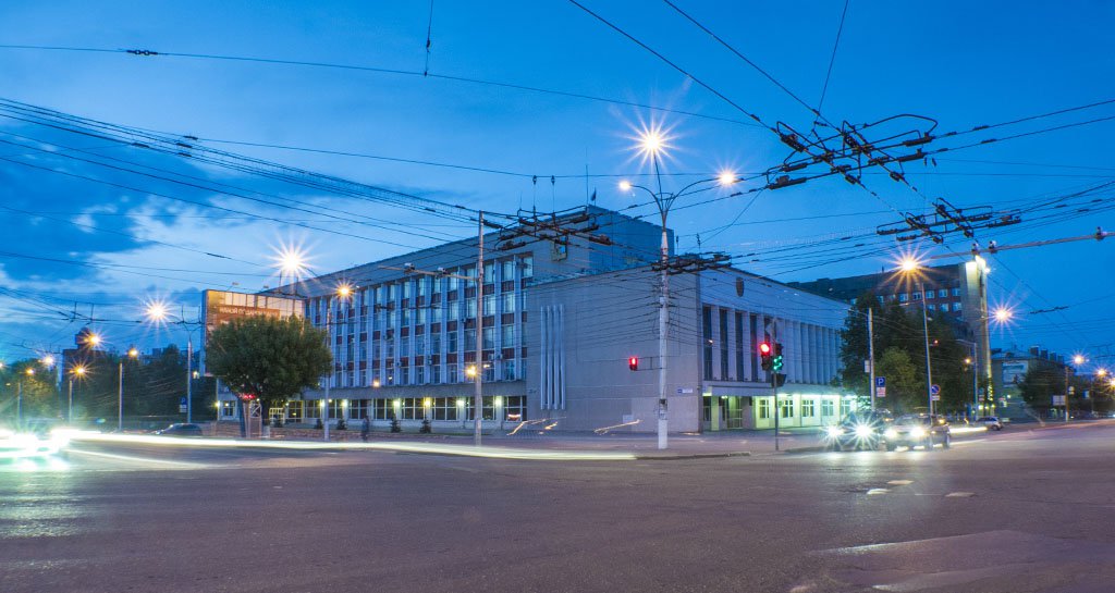 Бывшее здание горкома (ныне — Администрация г. Кирова). 2017 г.