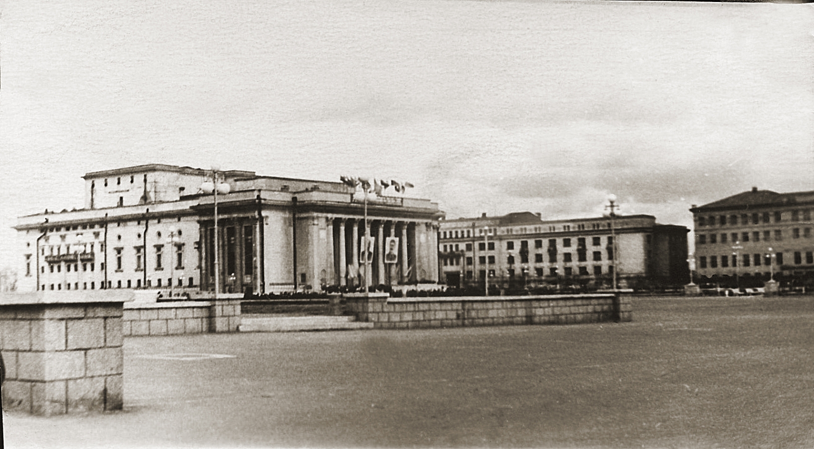 Киров Театральная площадь в старину